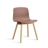 About A Chair AAC 12 stoel - houten poten en multicolor