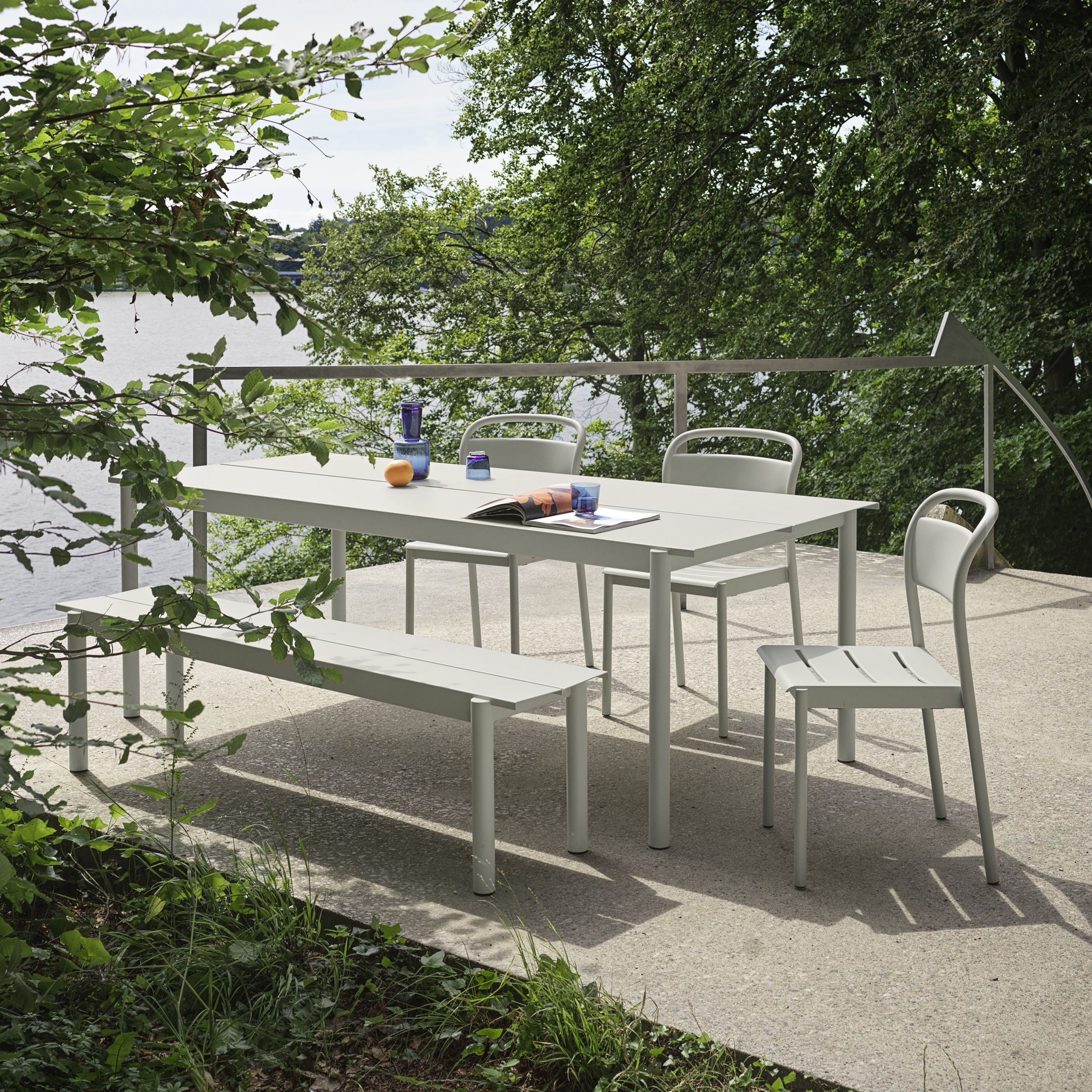 Muuto Linear Steel tuinmeubelen