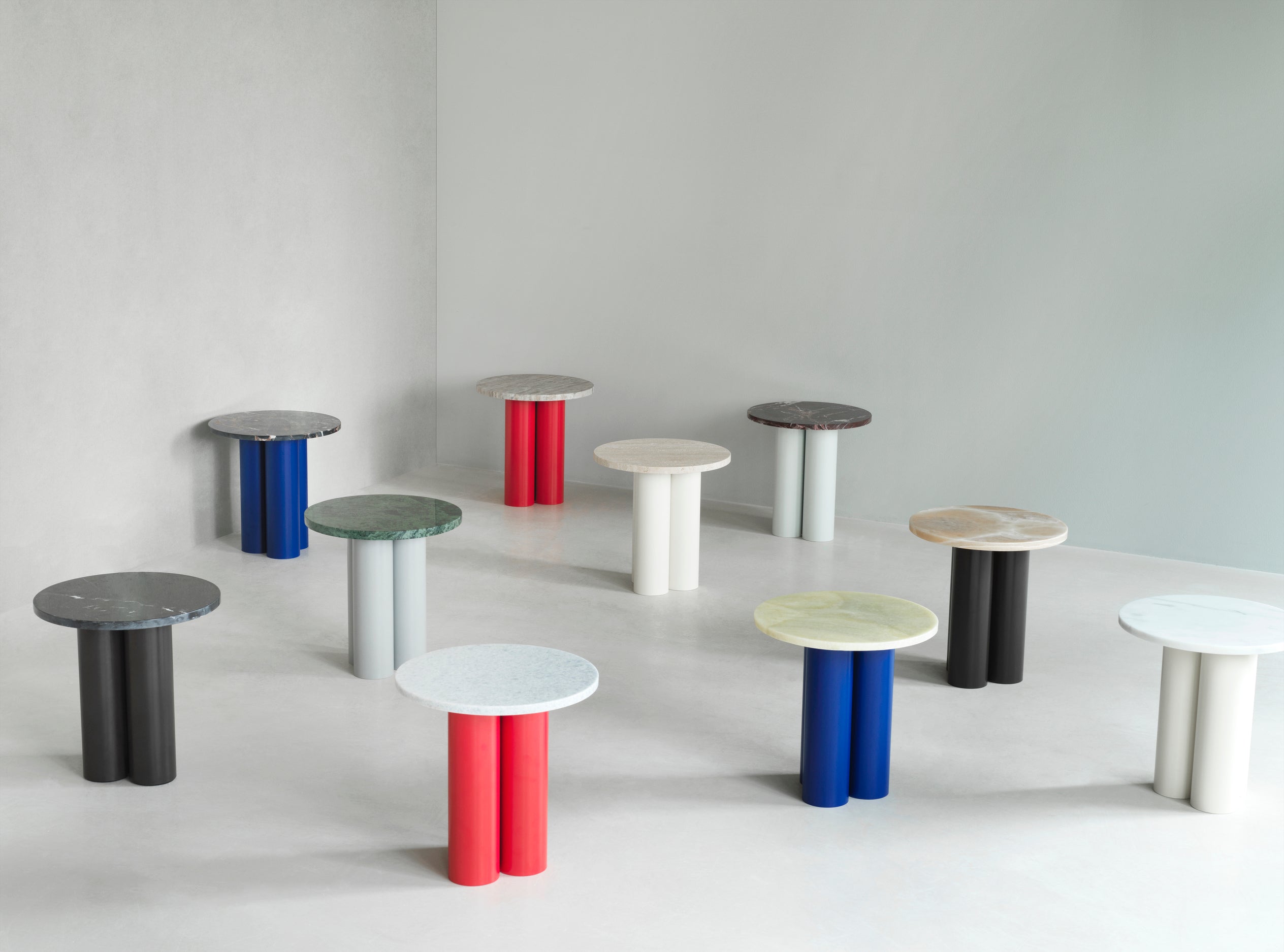 Dit bijzettafel rond steen