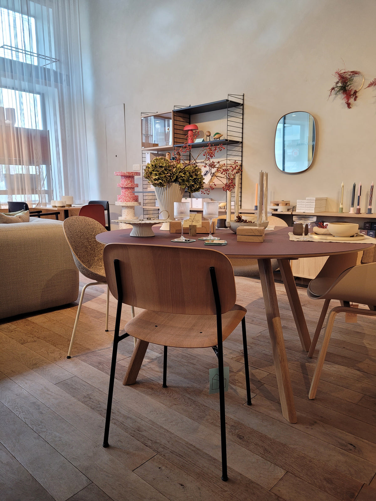 Toonzaalmodel CPH25 tafel rond 140cm linoleum