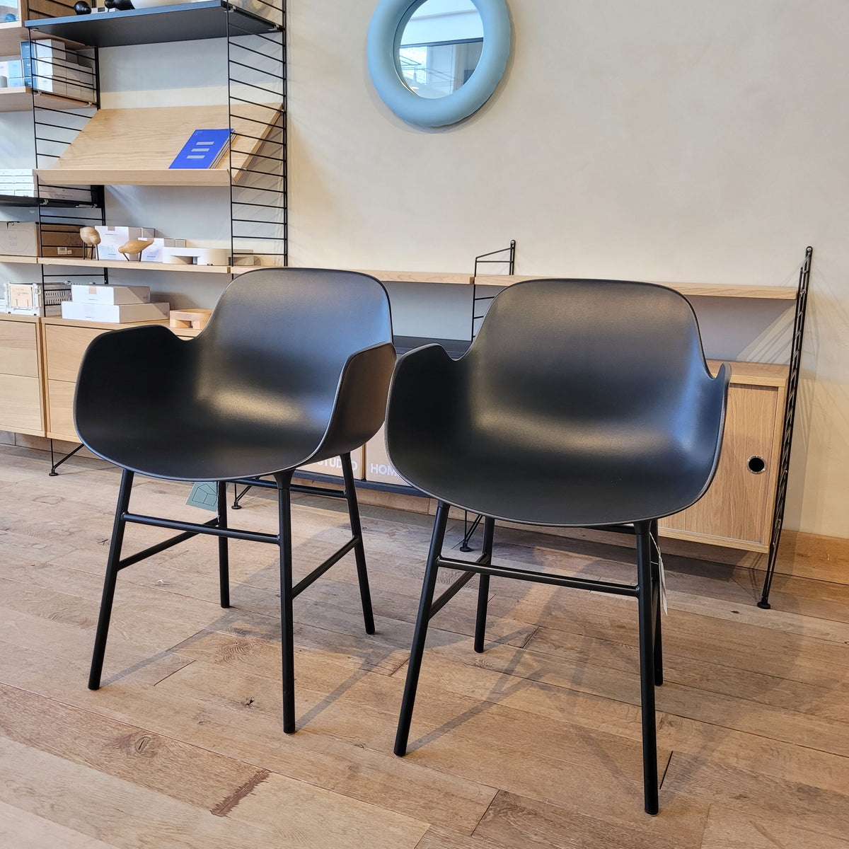 Toonzaalmodel Form armstoel zwart set van 2