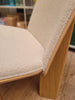 Toonzaalmodel Chisel loungestoel eik bouclé beige
