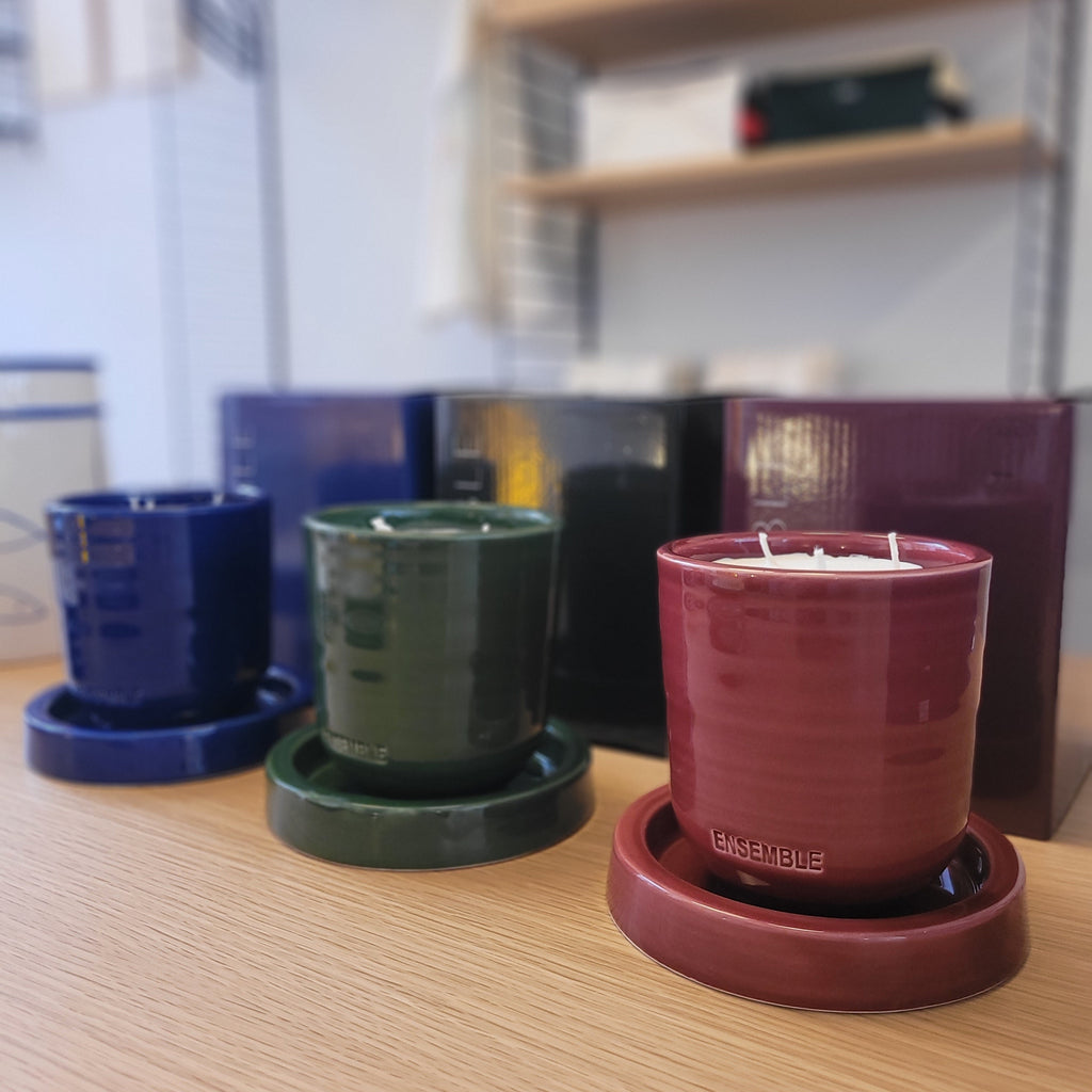 Ensemble geurkaars met schotel