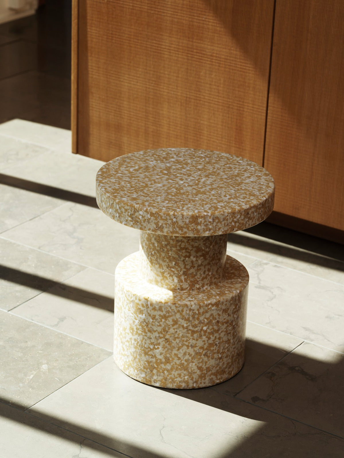 Bit stool bijzettafel