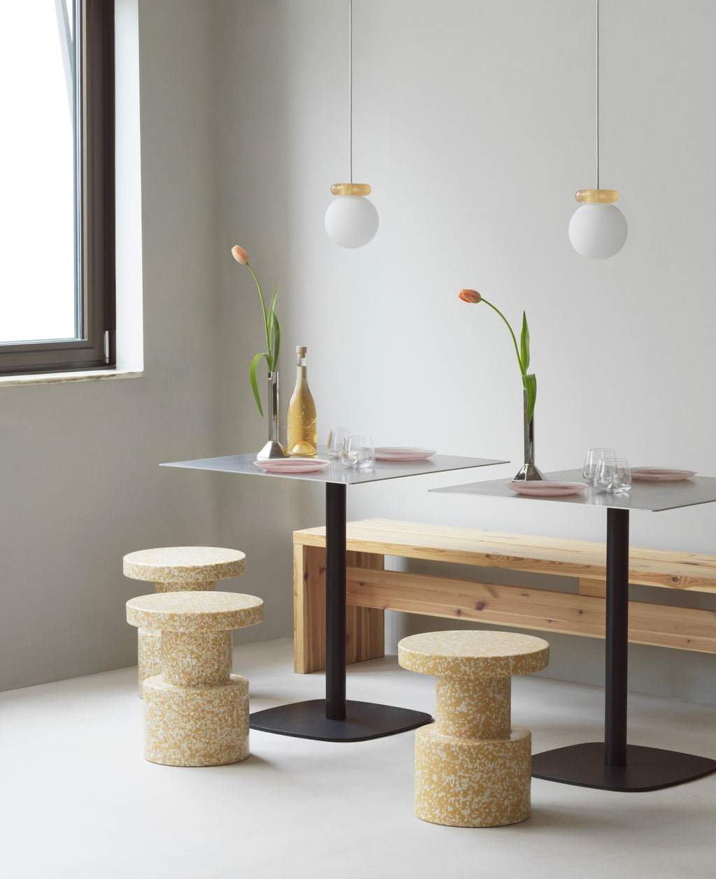 Bit stool bijzettafel