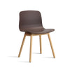 About A Chair AAC 12 stoel - houten poten en multicolor