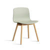 About A Chair AAC 12 stoel - houten poten en multicolor