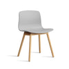 About A Chair AAC 12 stoel - houten poten en multicolor