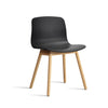 About A Chair AAC 12 stoel - houten poten en zwart