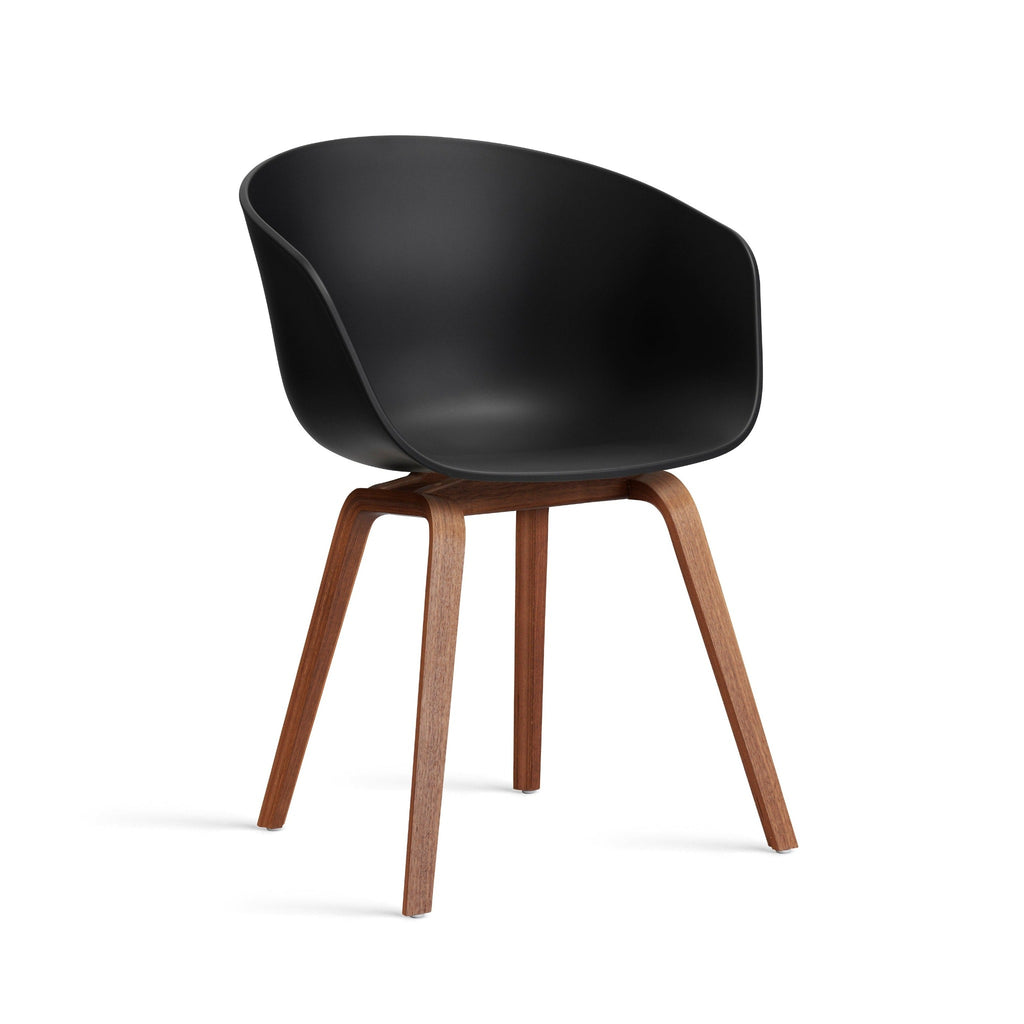 About A Chair AAC 22 stoel - walnoot poten en zwart