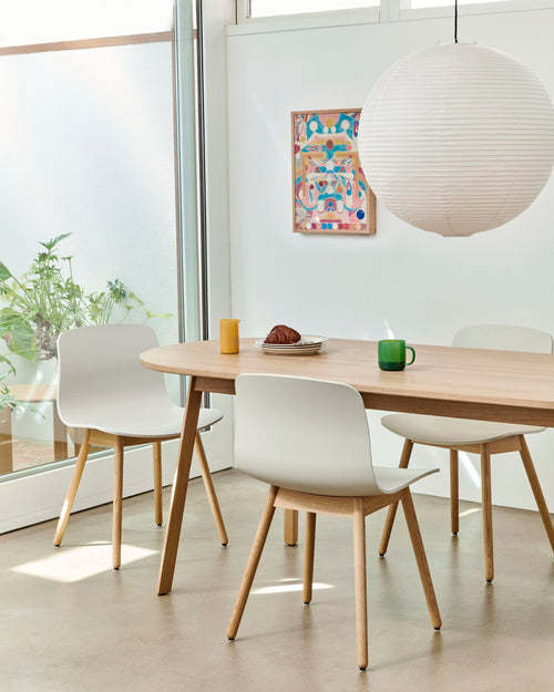 About A Chair AAC 12 stoel - houten poten en wit