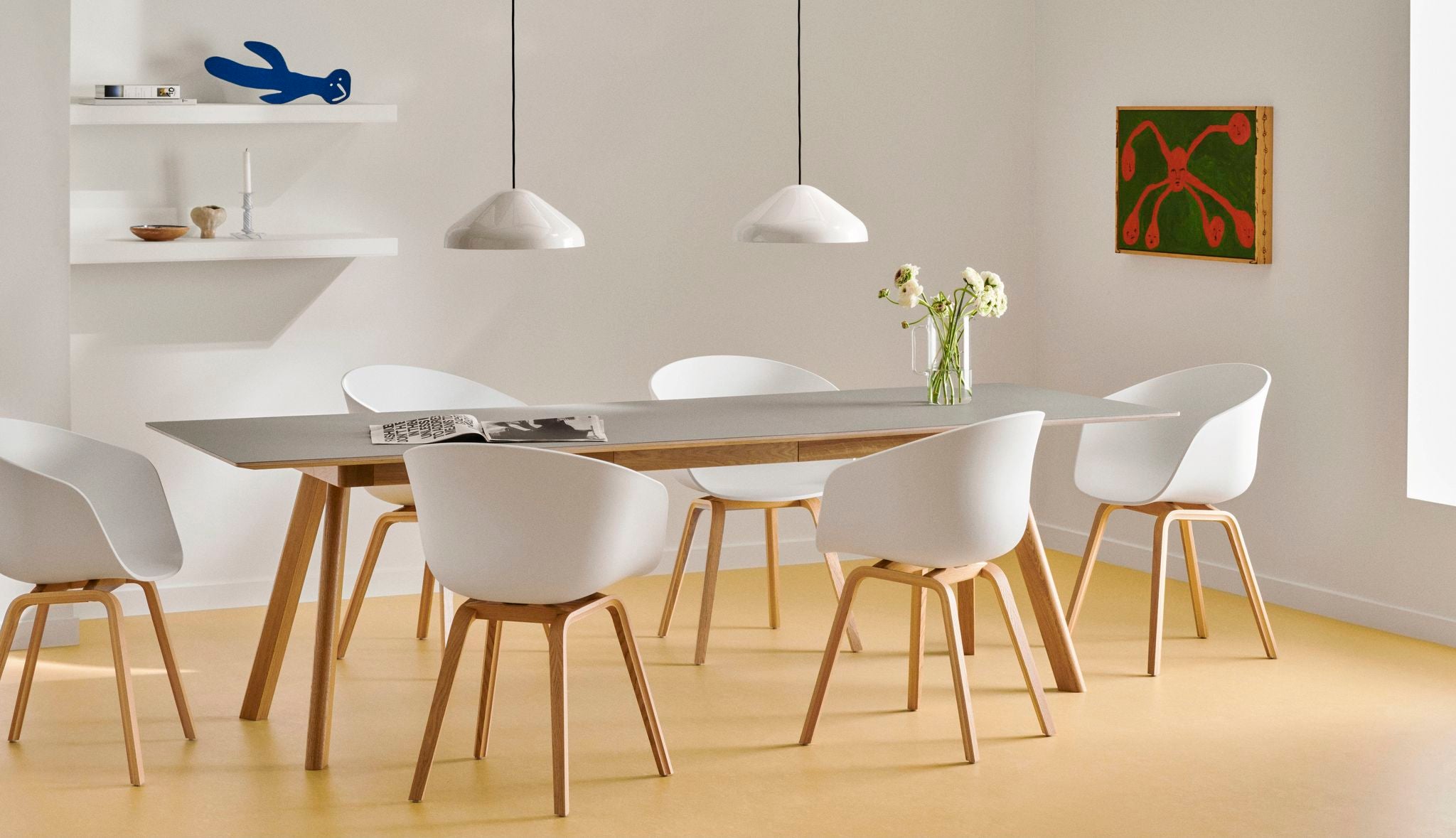 About A Chair AAC 22 stoel - houten poten en wit