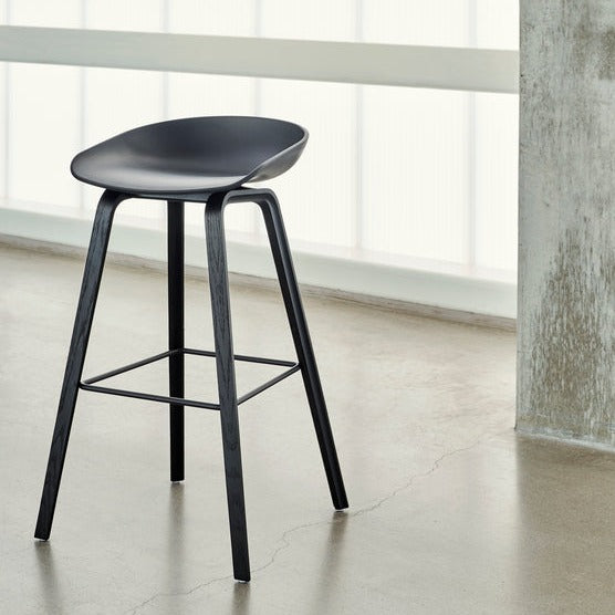 Toonzaalmodel About A Stool AAS32 barkruk 65m zwart