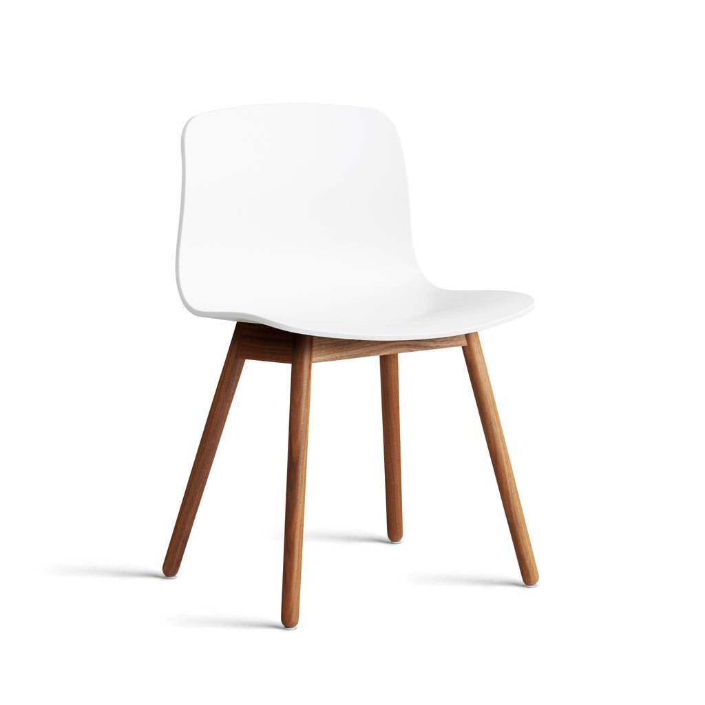 About A Chair AAC 12 stoel - walnoot poten en wit