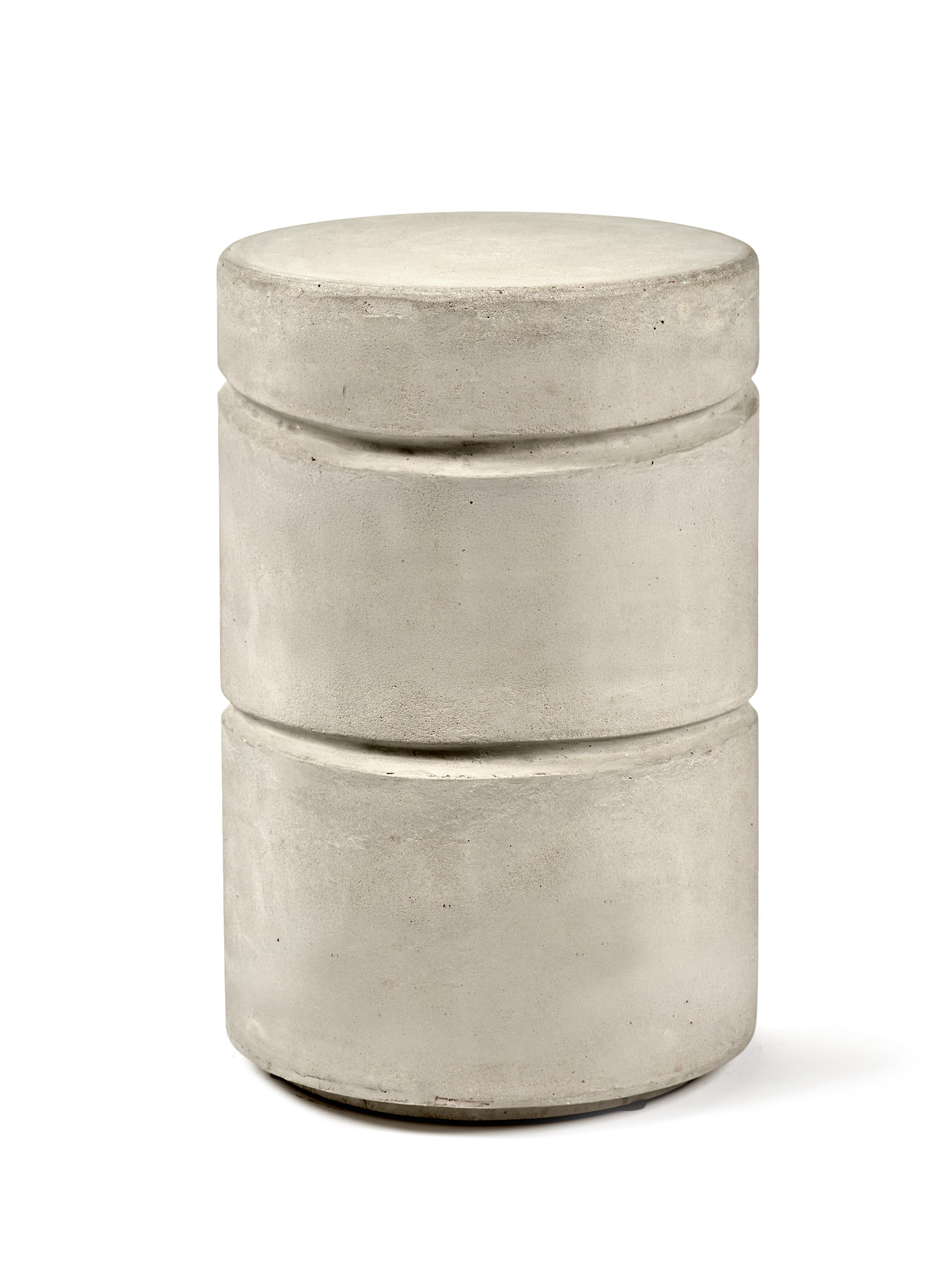 Pawn bijzettafel rond beton Marie Michielssen