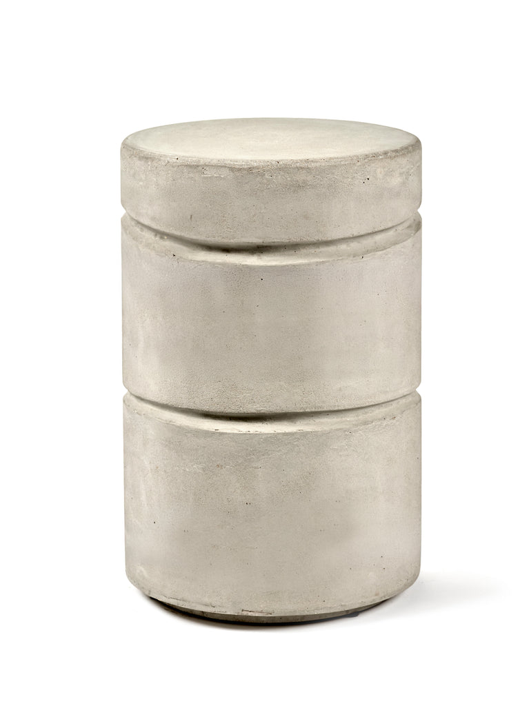 Pawn bijzettafel rond beton (Marie Michielssen)