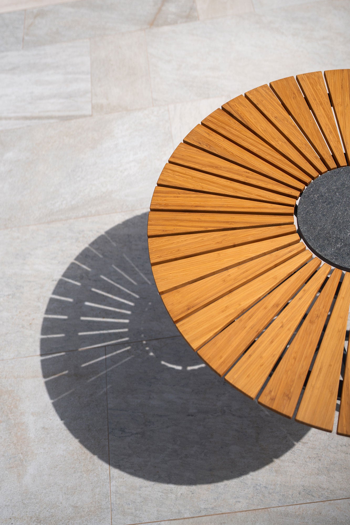 Circle bamboe tuintafel 150cm