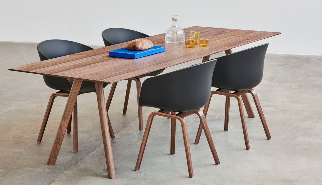 About A Chair AAC 22 stoel - walnoot poten en zwart