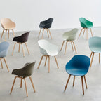 About A Chair AAC 222 stoel - houten poten en wit