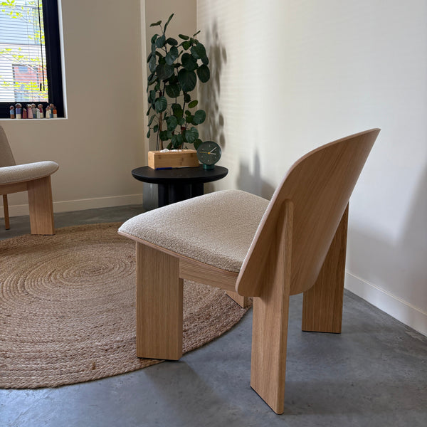 Toonzaalmodel Chisel loungestoel eik bouclé beige