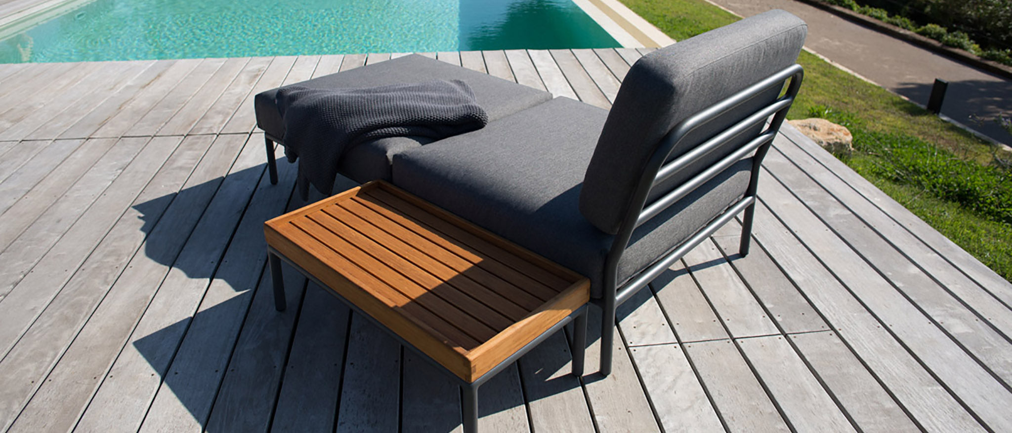 Level2 outdoor bijzettafel  essenhout
