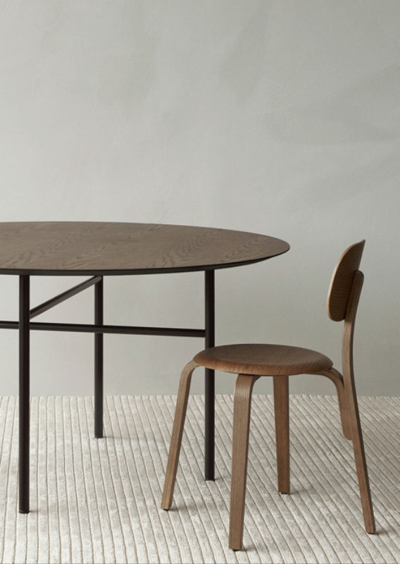 Snaregade tafel rond 138 cm donker gebeitst eik