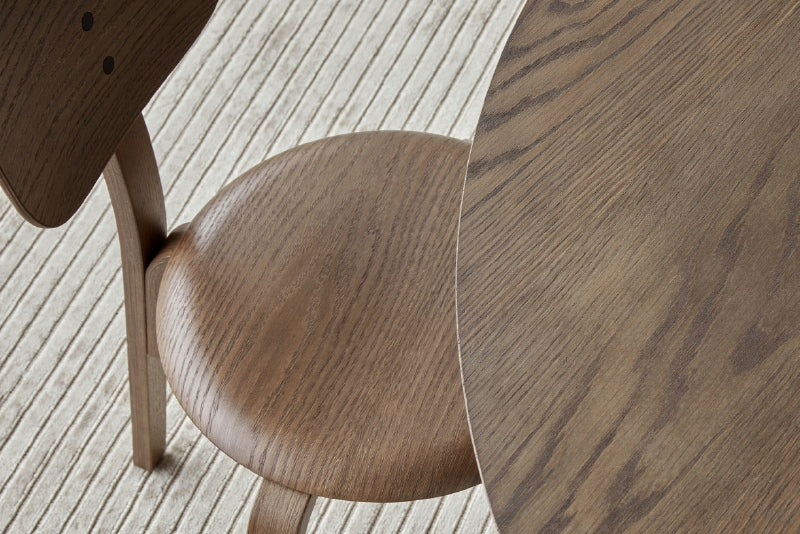 Snaregade tafel rond 138 cm donker gebeitst eik
