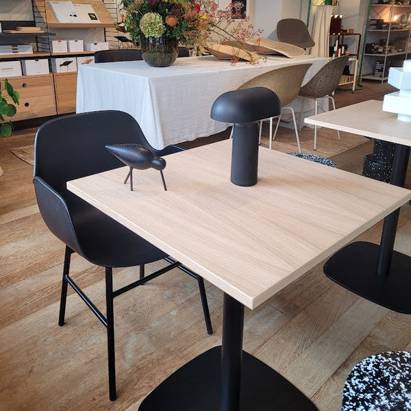 Toonzaalmodel Form café tafel 60x60cm eik