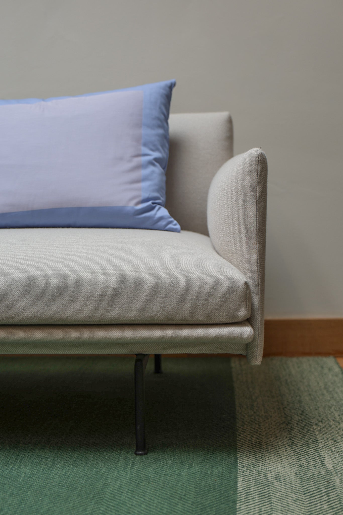 Outline zetel met chaise longue links hallingdal lichtgrijs