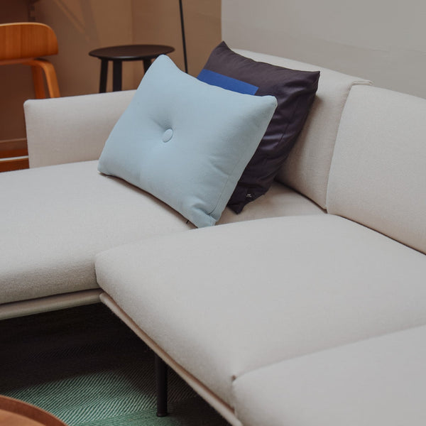 Toonzaalmodel Outline zetel met chaise longue halllingdal