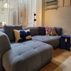 Toonzaalmodel Quilton sofa 3zit chaise longue bouclé blauwgrijs