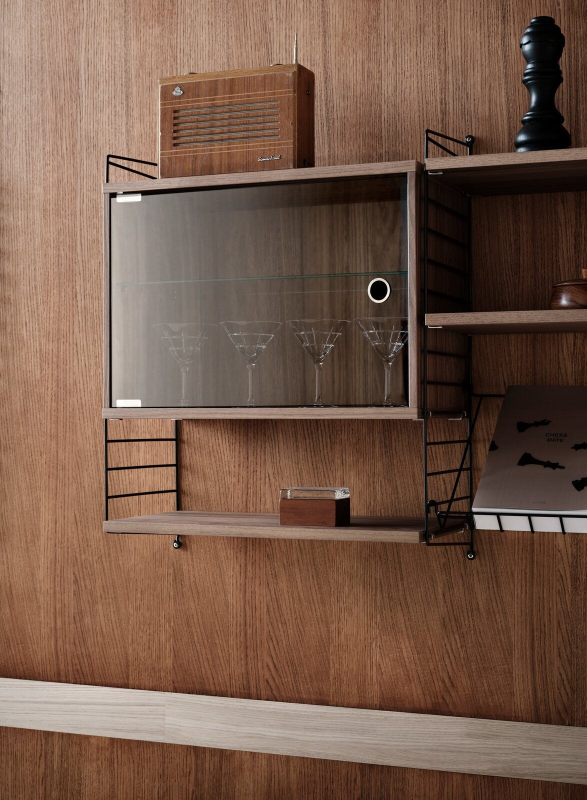 String kast met swing deur glas