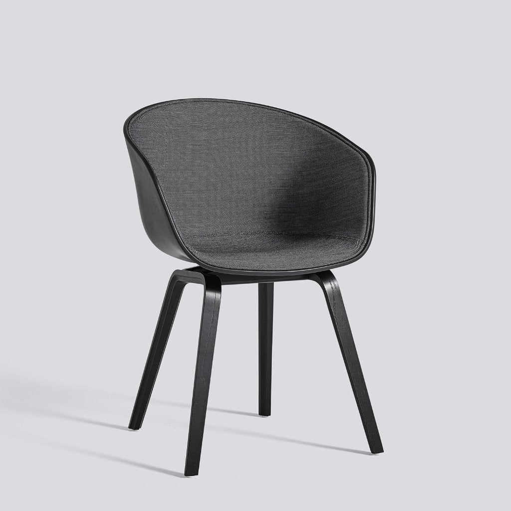 About A Chair AAC 22 stoel - houten poten - stof