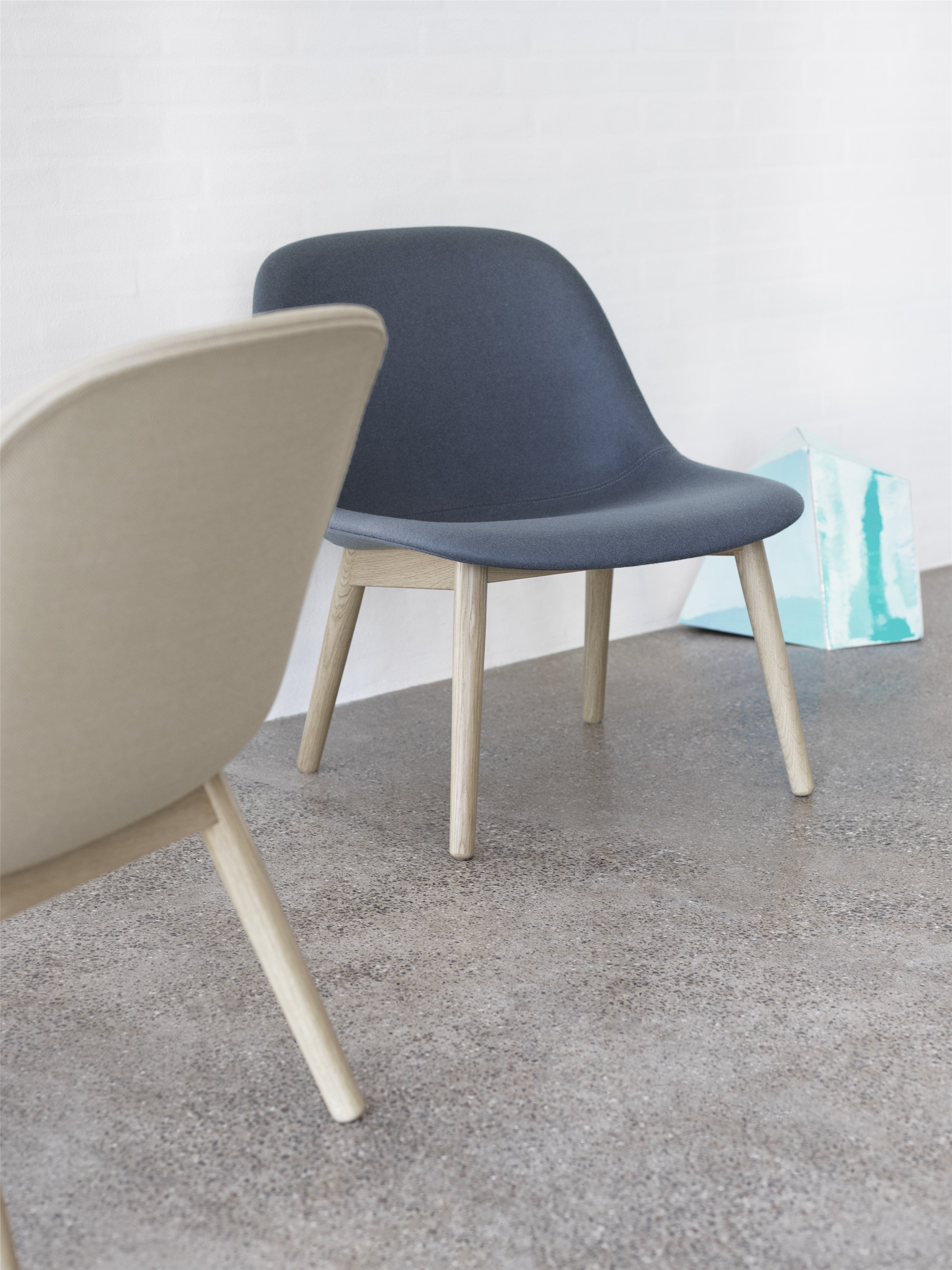 Fiber loungestoel - houten poten - stof