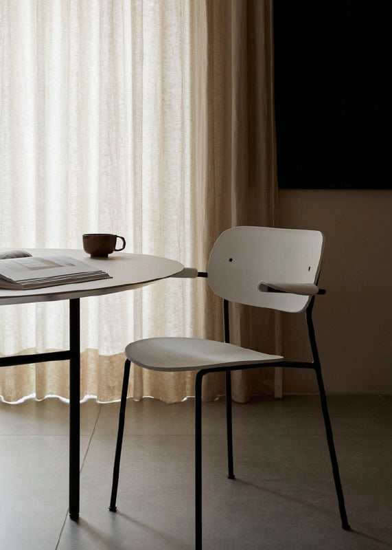 Menu - Co dining stoel met armleuning - stalen poten - hout