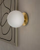 MENU - TR Bulb plafond/wandlamp messing