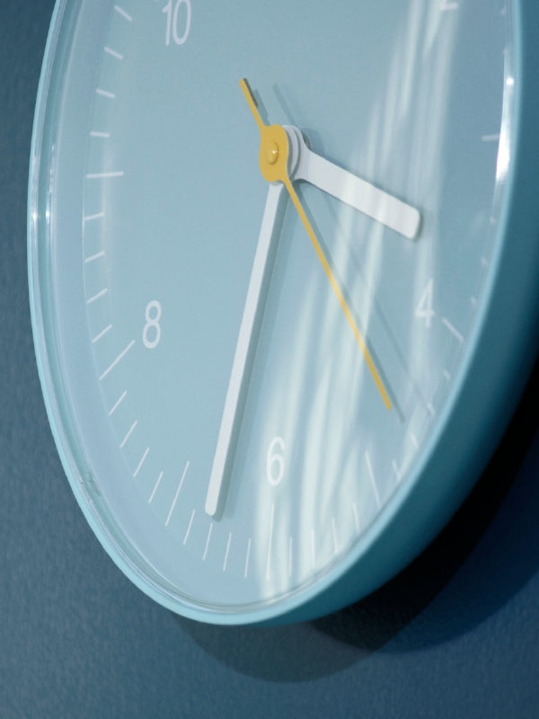 HAY - Wall clock wandklok blauw - Jasper Morrison