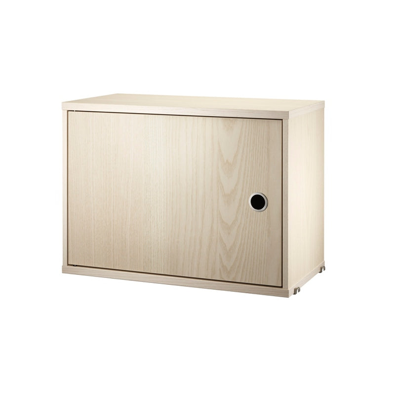 String kast met swing deur